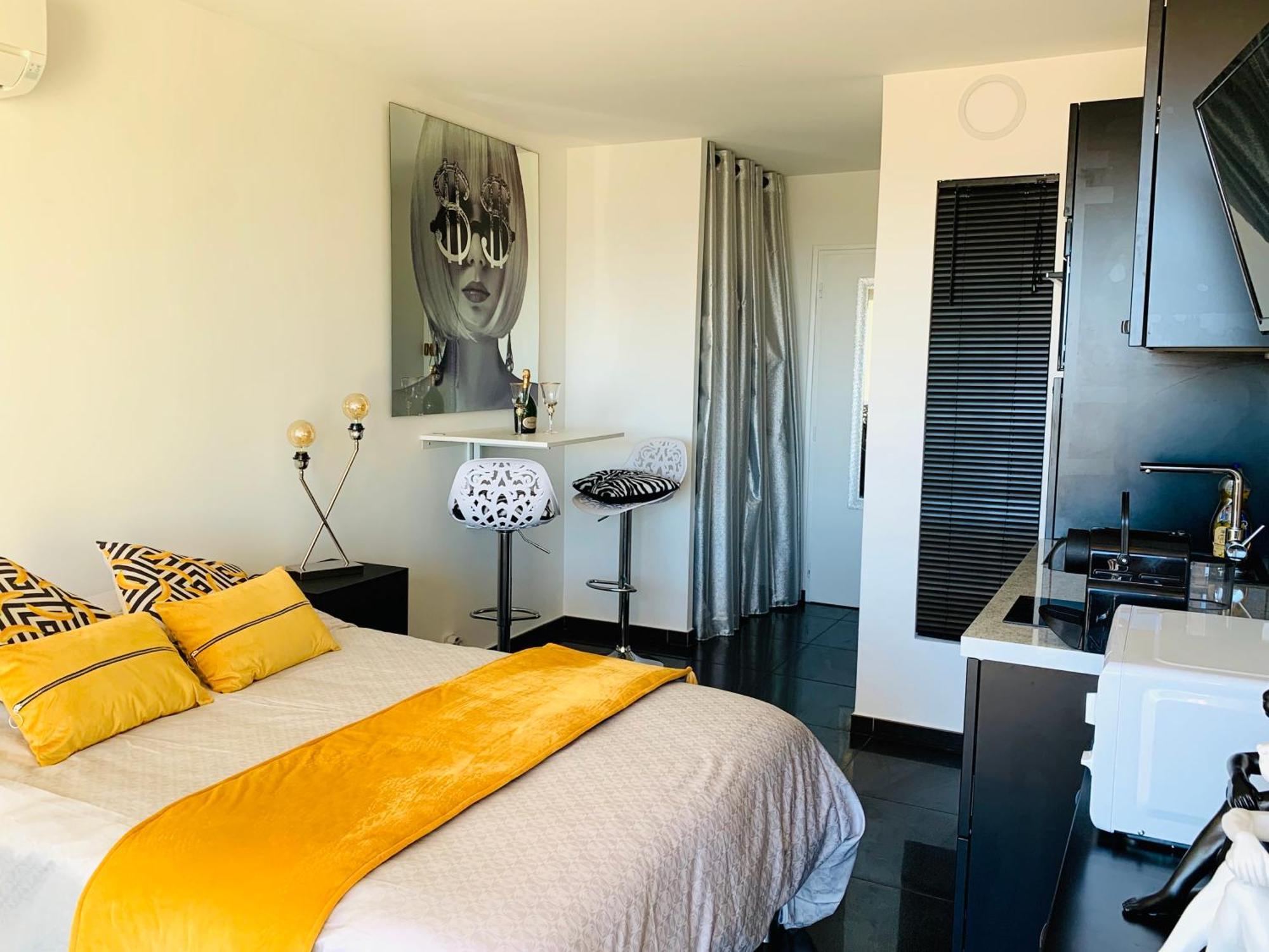 Appartement Bagatelle Naturiste Heliopolis Clim Ascenseur Vue Parking Privé *